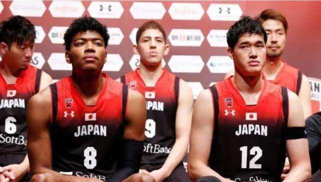 祝铭震和八村塁谁更厉害？咱们掰开揉碎了聊聊